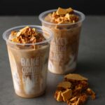 通年販売されている「ハニカムトフィーミルクティー(ホット/アイス)」税込み560円