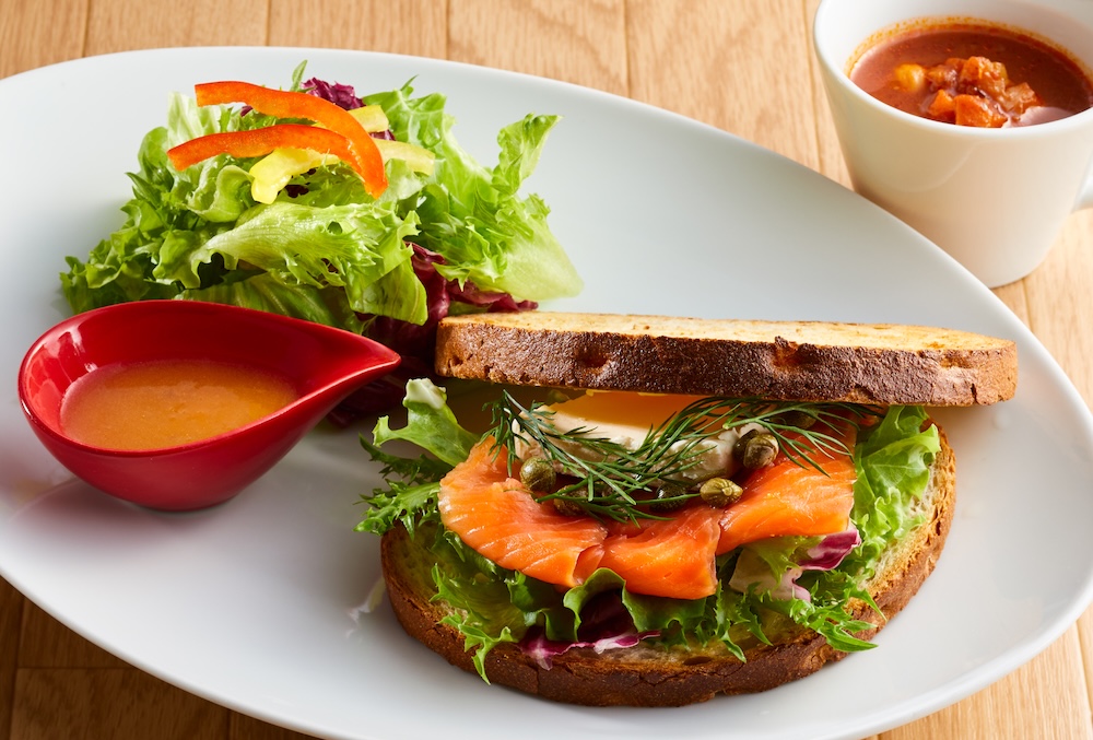 「スモークサーモンとクリームチーズのサンドイッチ」税込み1,639円