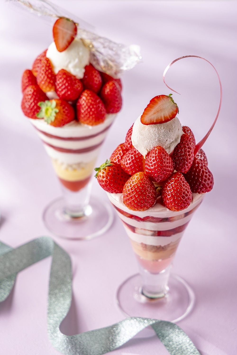 左から「いちご杏仁」​、「桜いちご」