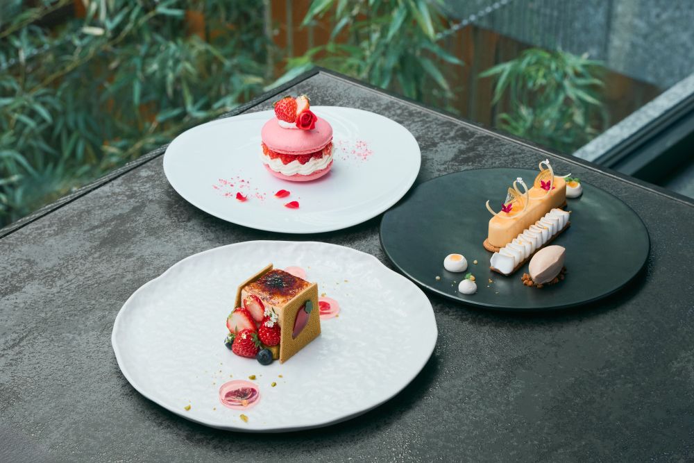 手前から時計回りに「シブースト・リュイール」、「ガトープランタン」、「リーニュ・ド・シトロン・エ・テ」