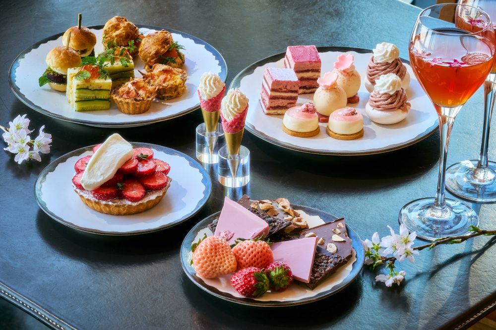 「桜ストロベリーアフタヌーンティー」税込み7,800円（別途サービス料）