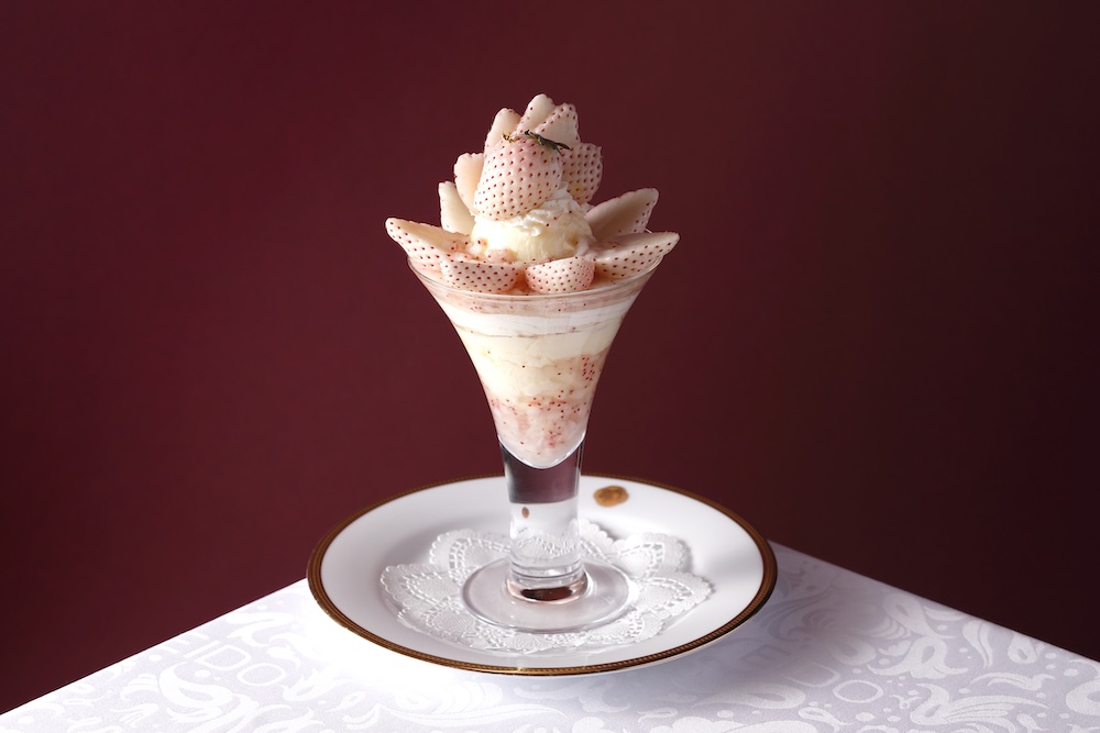 「静岡県産“初恋の香り”のロイヤルストロベリーパフェ」税込み5,500円