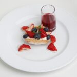 4階の「サロン・ド・テ・ミュゼ　イマダミナコ」の各日10食限定「いちごのダンスパーティー」ドリンク付き・1,760円