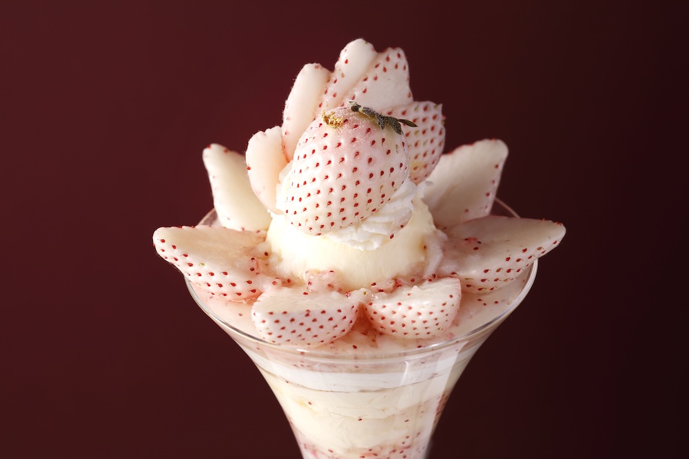 「静岡県産“初恋の香り”のロイヤルストロベリーパフェ」税込み5,500円