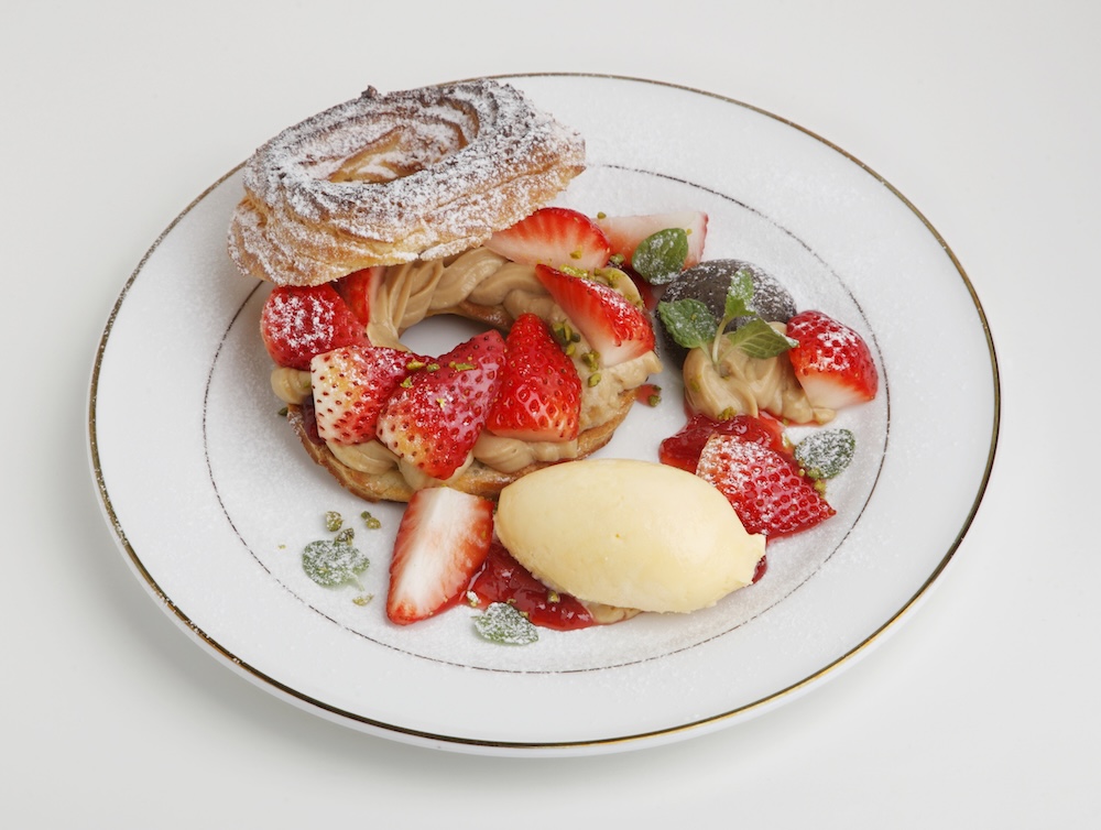 6階の「茶語（チャユー）ティーサロン」の各日10食限定「いちごのパリブレスト」1,430円
