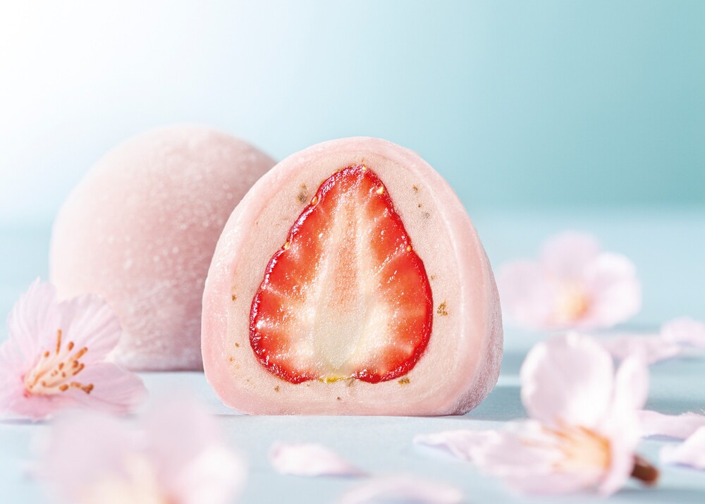 【新商品情報|2026年3月1日~16日まで限定】春を包んだ贅沢フルーツ大福が登場!静岡県産「大島桜」&栃木県産「とちあいか」を使用した『桜いちご大福』限定販売