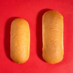 3月24日より発売される「生コッペパン（イチゴジャム＆マーガリン）」税込み145円（右が増量品）