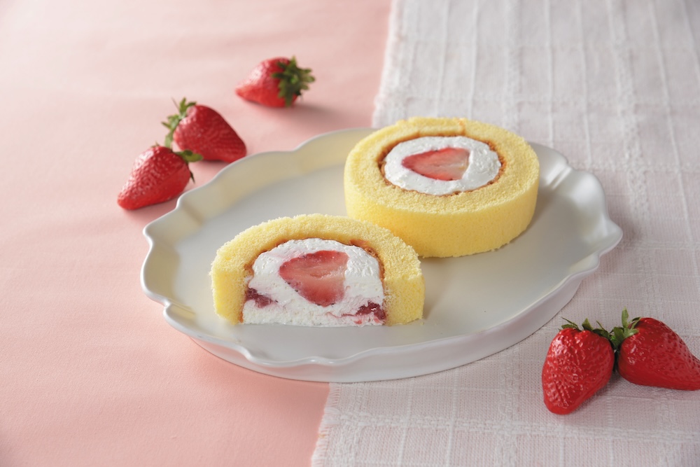 3月10日より発売中の「Uchi Café×ICHIBIKO いちごのロールケーキ」税込み286円(沖縄県は税込み297円)