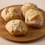 新作「グリーンピースのプチパン」4個入り・税込み756円