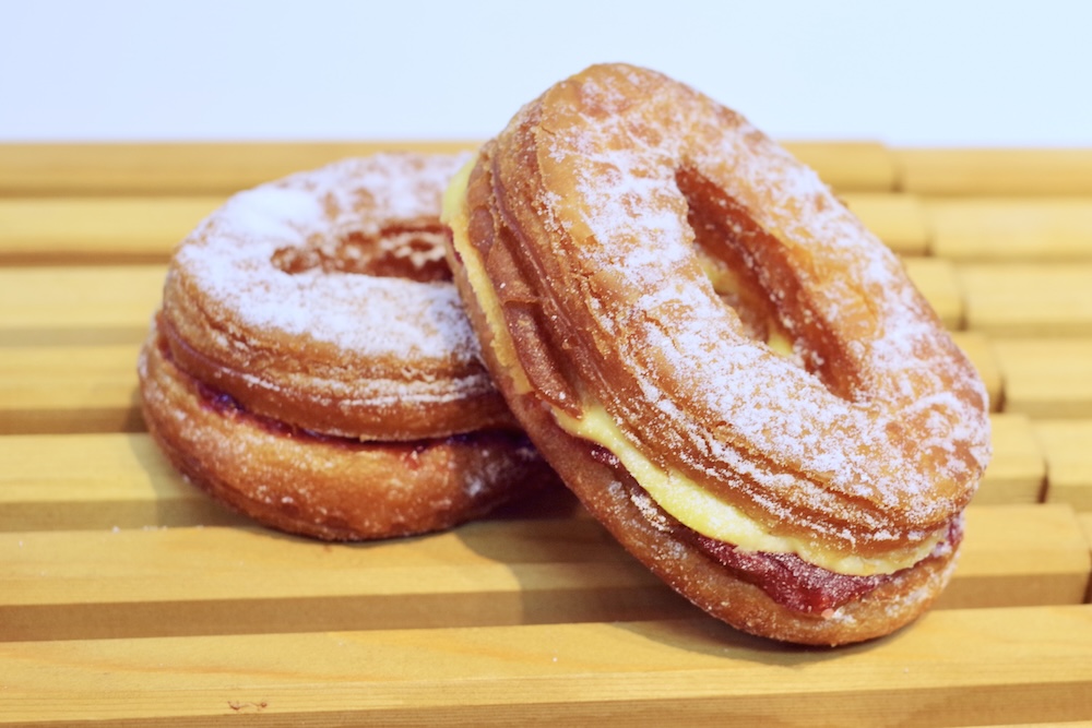 「いちごのミルフィーユドーナツ」税込み385円