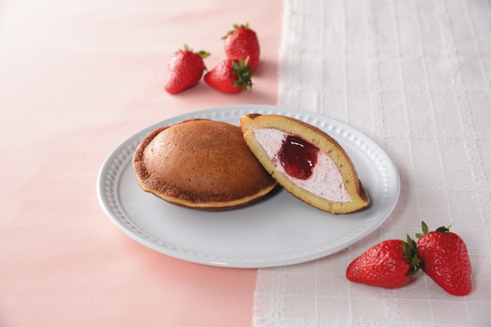 3月24日より発売される「Uchi Café×ICHIBIKO　どらもっち いちご」税込み257円