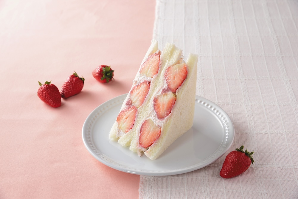 3月10日より発売中の「ICHIBIKO　苺＆ホイップサンド〜苺果肉入りホイップクリーム使用〜」税込み497円