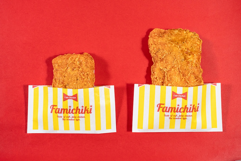 3月24日より発売される「スパイシーチキン」税込み210円（右が増量品）