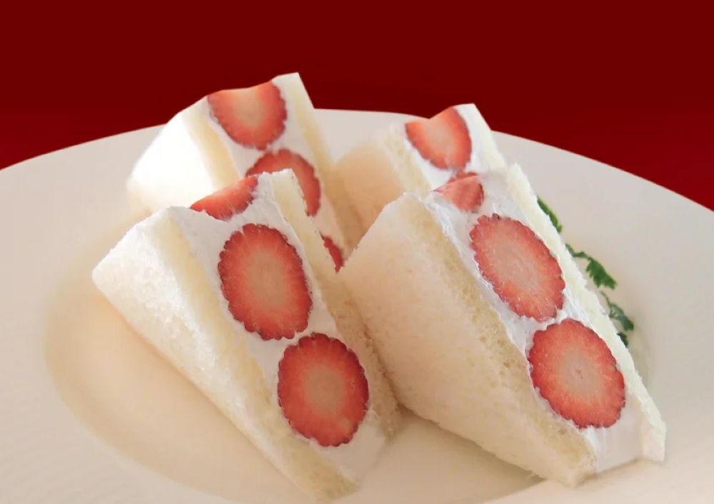 「まるごと苺サンド」税込み1,600円（サービス料含む）