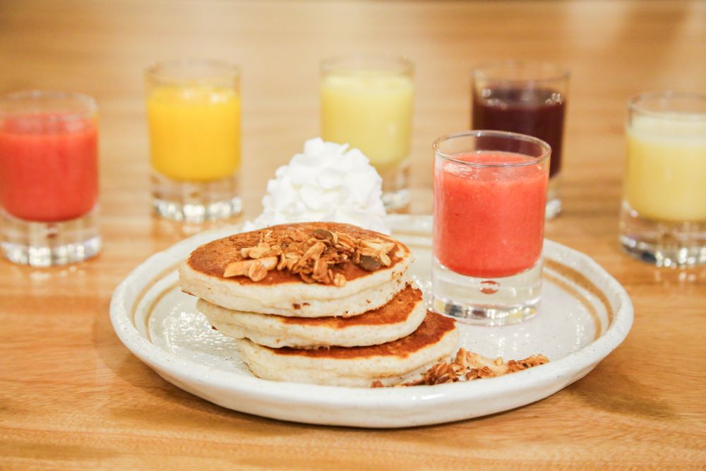 撮影用に提供された「フルーツソースパンケーキ」イメージ