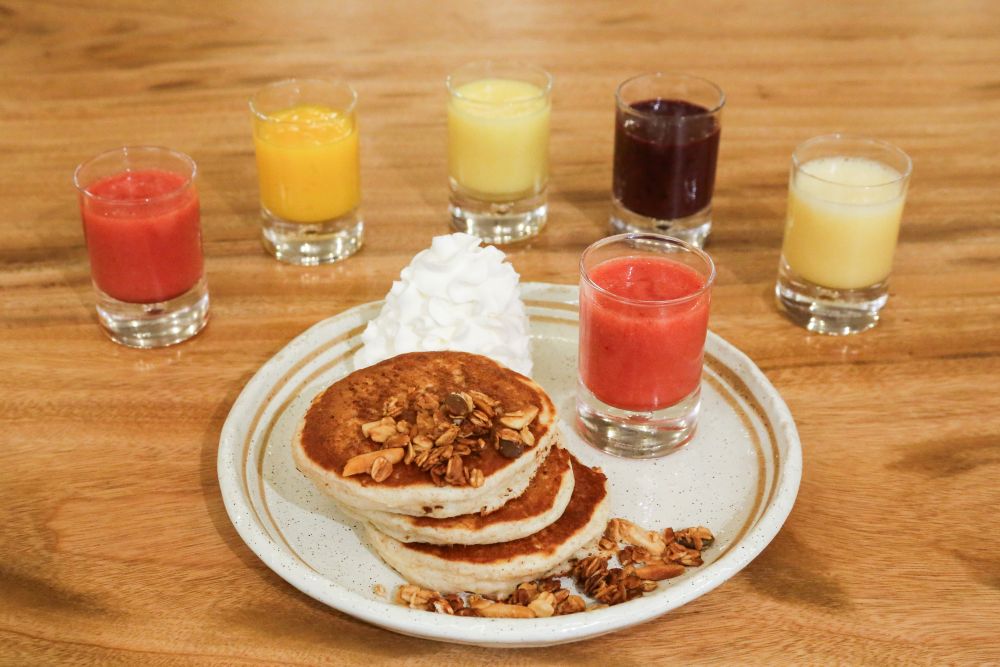 撮影用に提供された「フルーツソースパンケーキ」イメージ