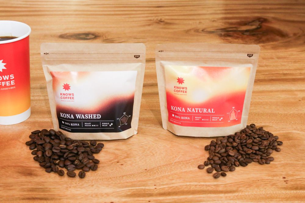 左から「コナウォッシュド」、「コナナチュラル」1杯・各種税込み850円