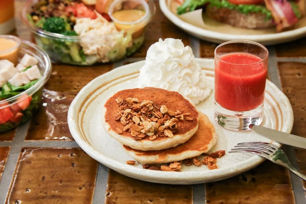 「フルーツソースパンケーキ」税込み730円~