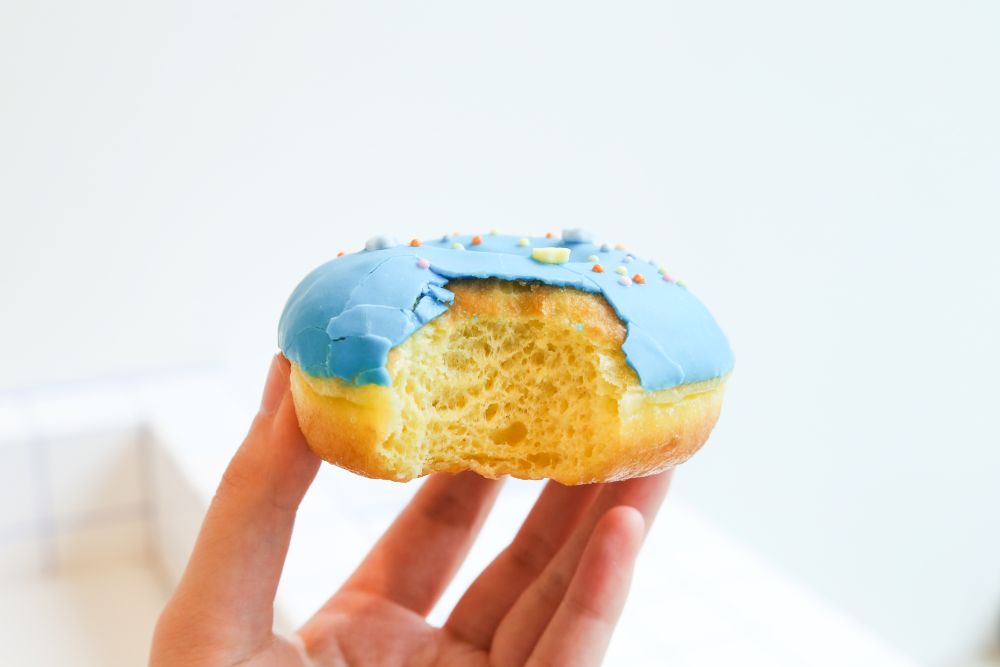 実食した「推しドーナツ(ブルー)」イメージ