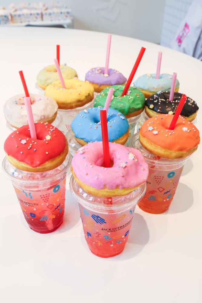 「推しドリンク＆ドーナツ」税込み850円