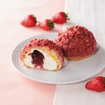 3月10日より発売中の「Uchi Café×ICHIBIKO いちごのクッキーシュー」税込み265円