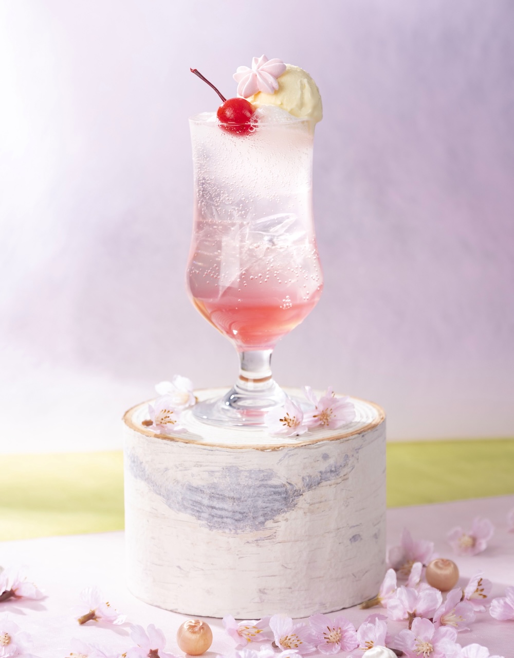 3月７日より販売中の「桜クリームソーダ」税込み1,045円