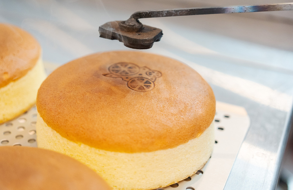 『広島最大級のモールに、究極の“ふわしゅわ”が上陸!』 焼きたてチーズケーキ専門店「Shirley pop」の2号店が、 イオンモール広島府中へ3月24日(火)オープン!