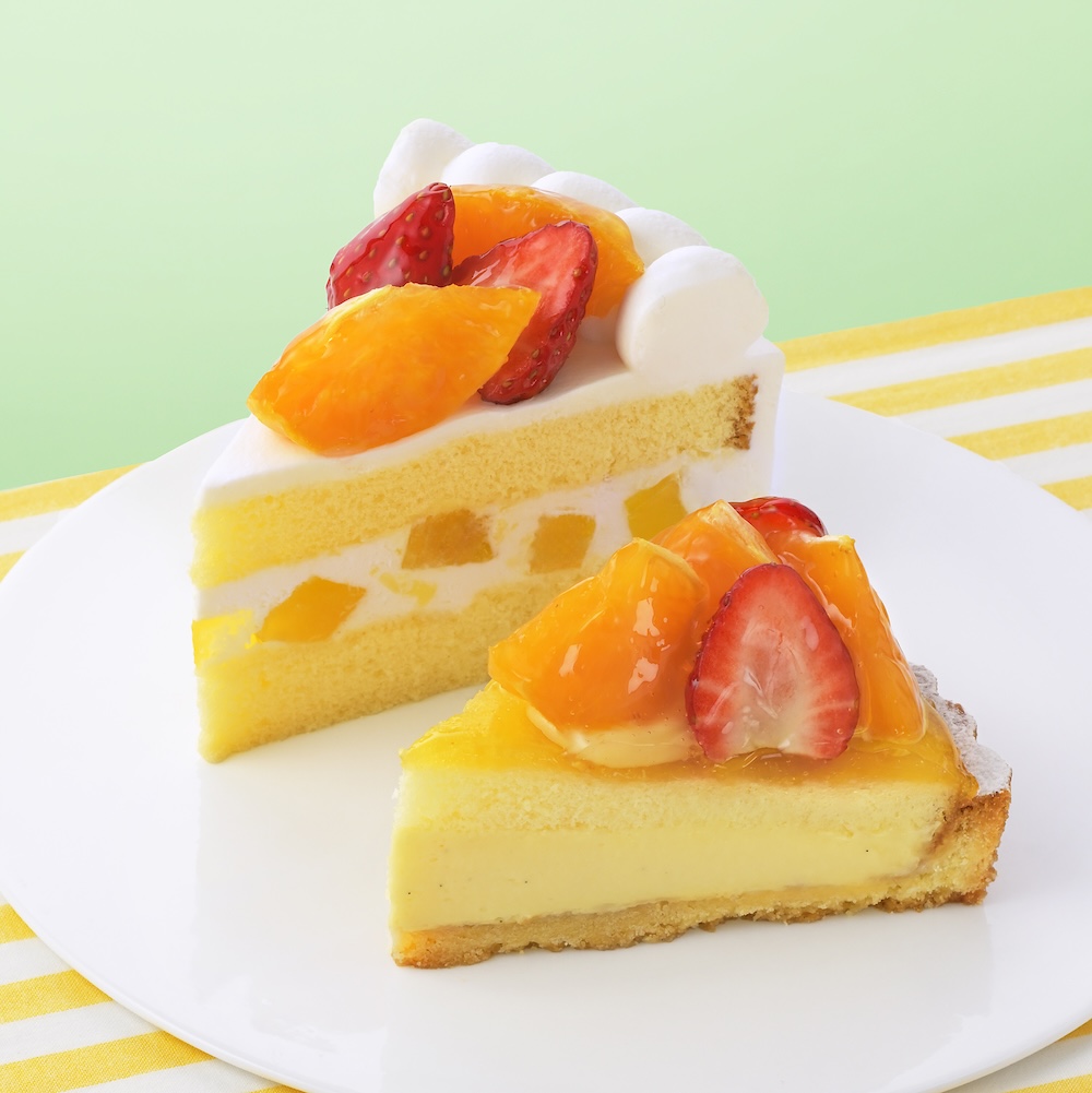 上から「せとかと紅ほっぺ苺のショート」、「せとかと紅ほっぺ苺のタルト」