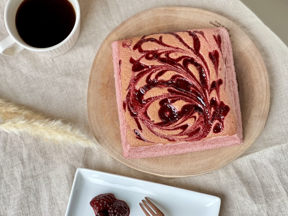 「幻の果実アドベリーの贅沢ぷるふわカステラ」イメージ