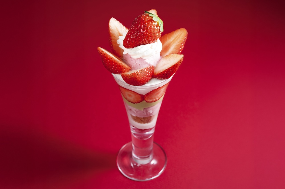 「あまおう苺のパフェ」イメージ