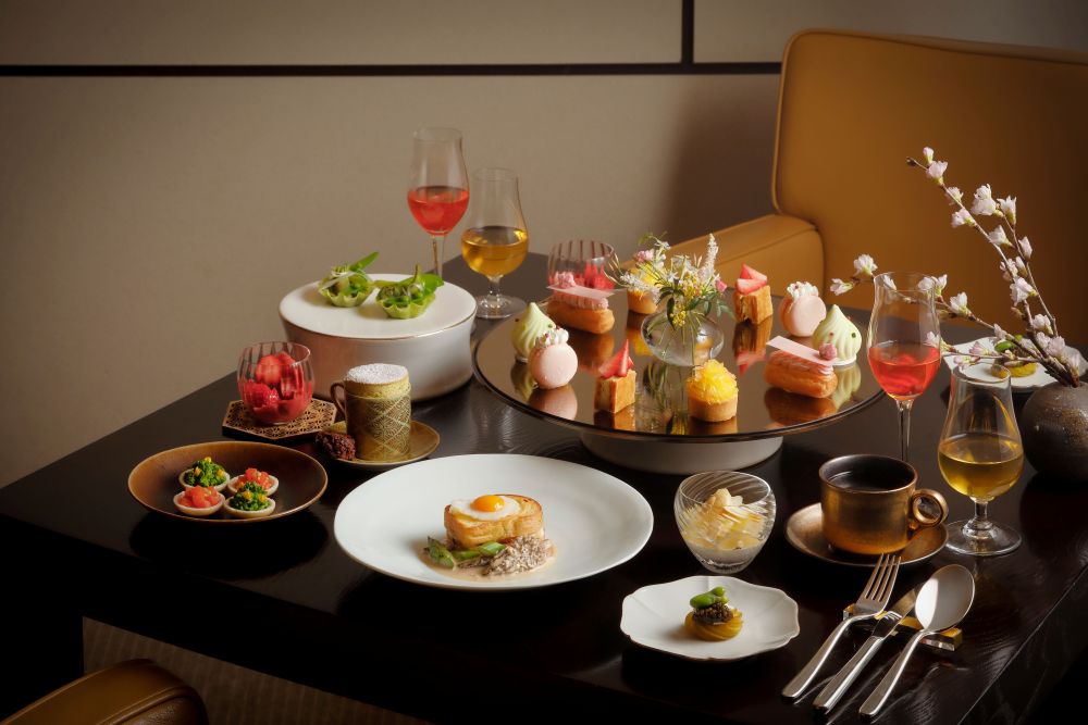 「桜アフタヌーンティー」平日・税込み6,600円、土日祝日・税込み7,260円（いずれも別途サービス料）