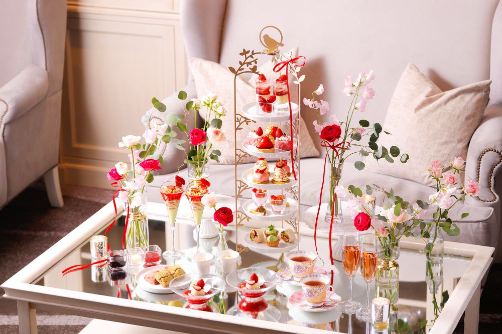 「ニューヨークラウンジ」にて販売される「完熟いちごとピスタチオのアフタヌーンティー」イメージ