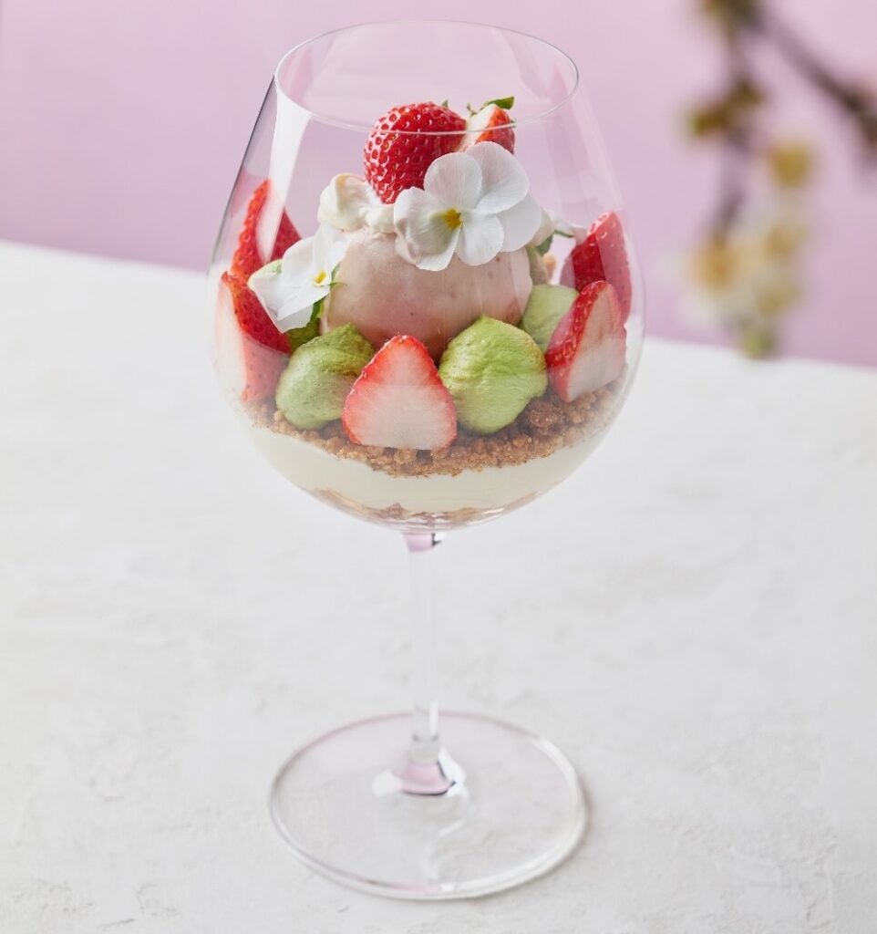 「グランバッハパフェ『-フェルモンテ フレーズ&マッチャ(Fermenté – Fraise & Matcha)-』」イメージ