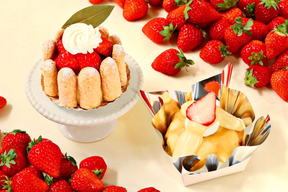 左から「苺のシャルロット」税込み680円、「苺のクレープ包み」税込み610円