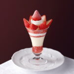 「岐阜県産“華かがり”のストロベリーパフェ」税込み2,800円