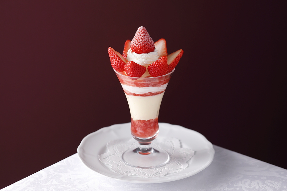 「岐阜県産“華かがり”のストロベリーパフェ」税込み2,800円