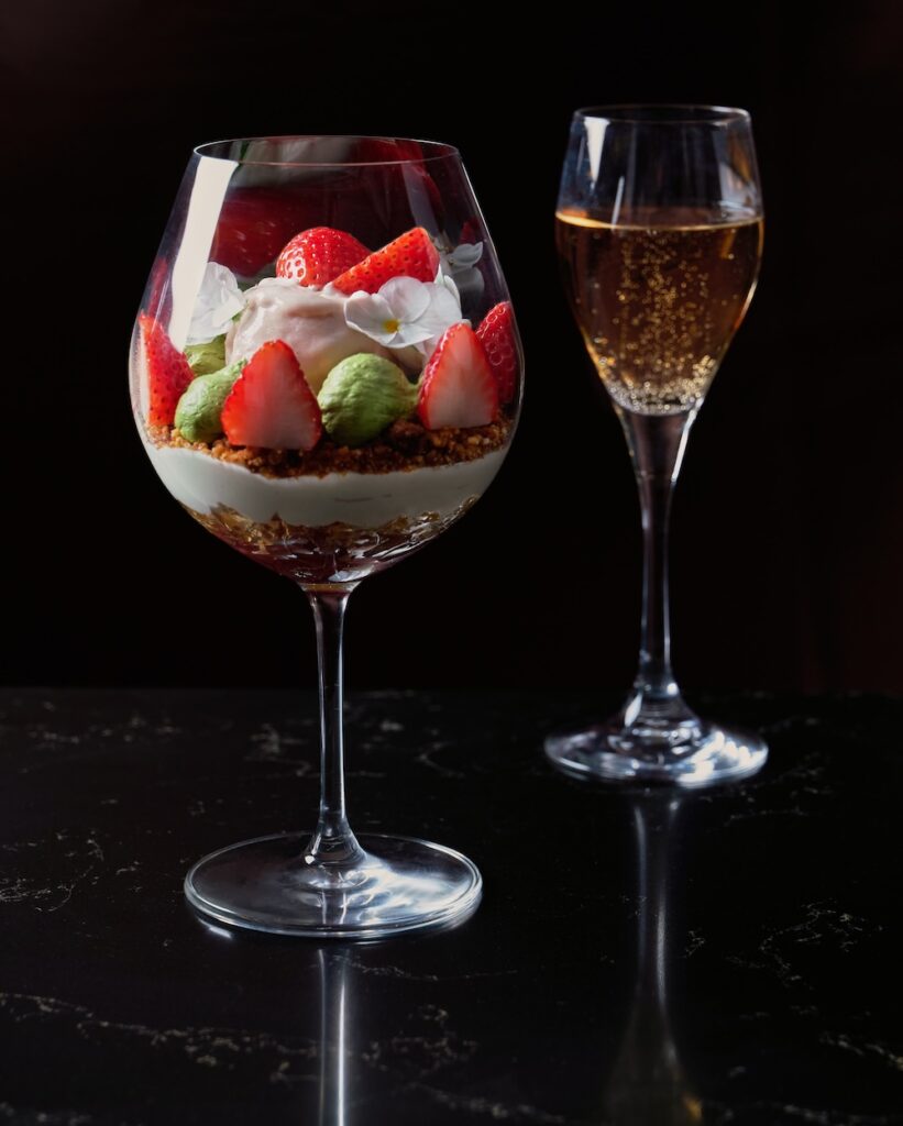 「グランバッハパフェ『-フェルモンテ フレーズ&マッチャ(Fermenté – Fraise & Matcha)-』」イメージ