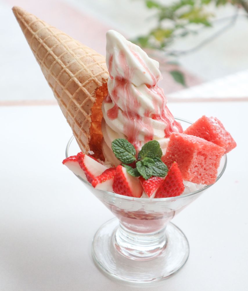 「ソフトクリームいちご」税込み1,400円（サービス料含む）