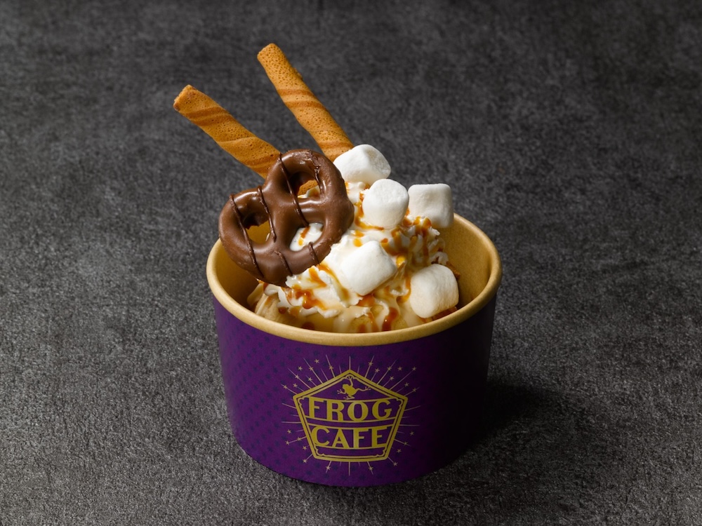 「フロッグカフェ」で販売される「バタービールミニサンデー」税込み650円
