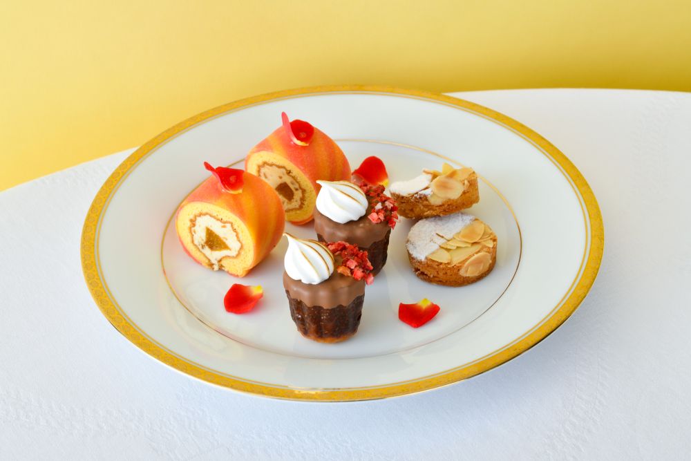 「薔薇のアフタヌーンティー」イメージ