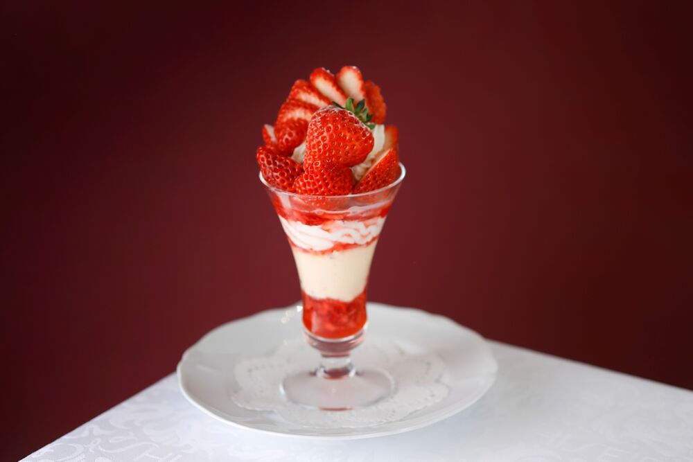 「新潟県新発田市産“越後姫”のストロベリーパフェ」税込み3,000円