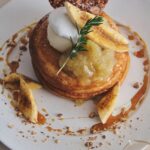 「キャラメルバナナとバナナコンフィチュールのパンケーキ ほうじ茶カスタードソース」イメージ