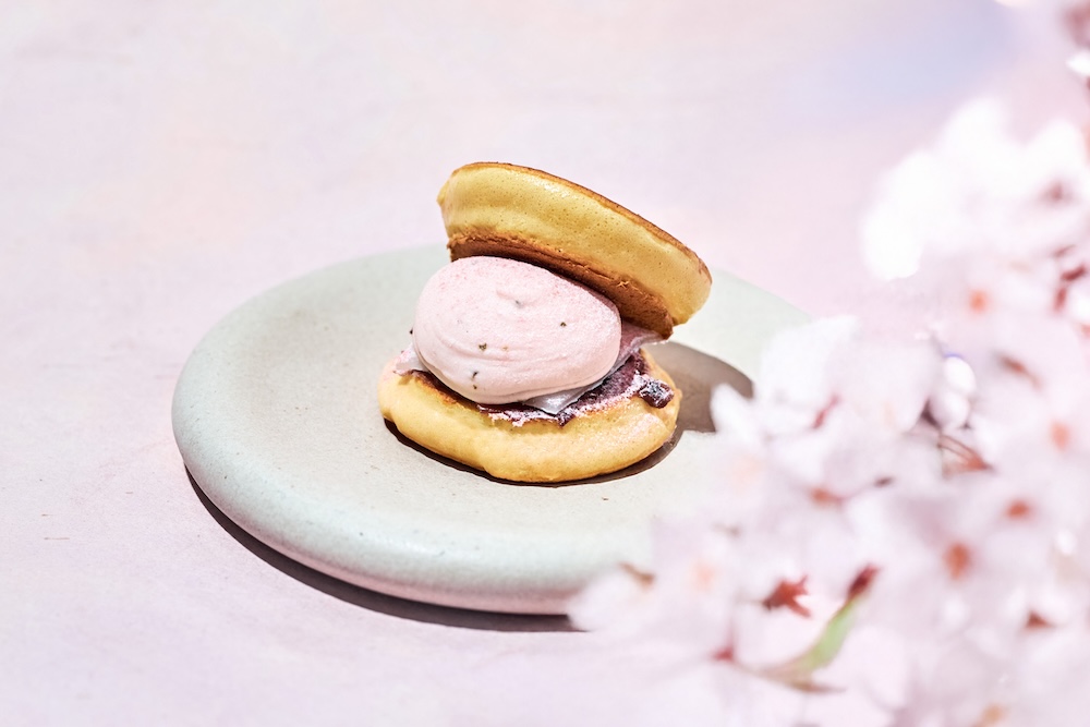 「ハナレの生どら焼き 桜」税込み648円