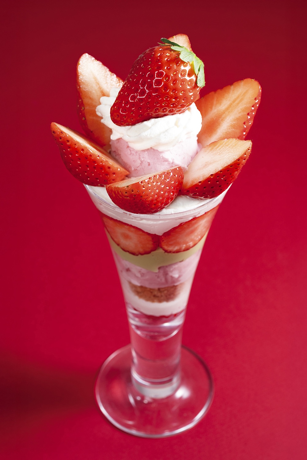 「あまおう苺のパフェ」イメージ