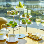 「乾杯のシャンパーニュ付き デラックスアフタヌーンティー」税込み12,500円（サービス料含む）