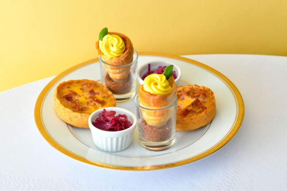 「薔薇のアフタヌーンティー」イメージ