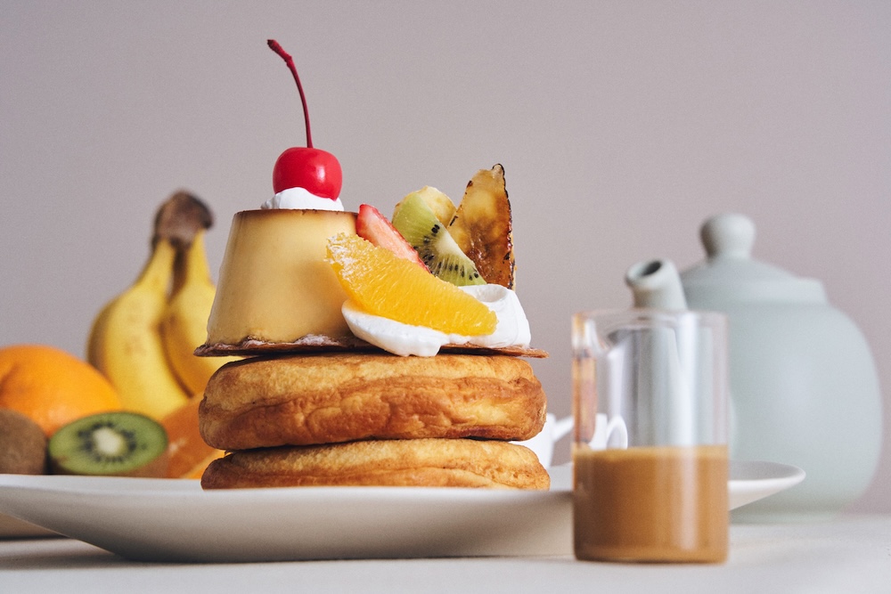 「プリンアラモードパンケーキ 黒糖ミルクティーキャラメルソース」税込み1,760円