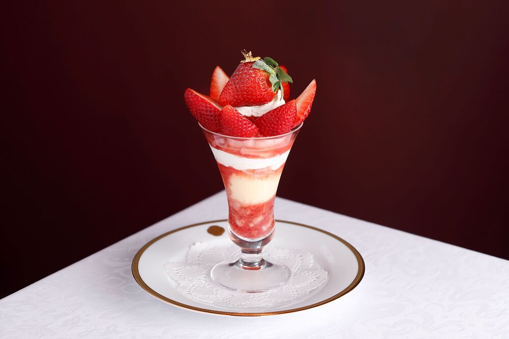 「兵庫県産“あまえくぼ”のプレミアムストロベリーパフェ」税込み3,900円