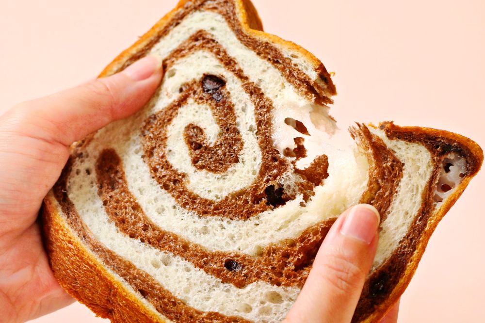 「ねこねこ食パン チョコもっちー」1本・税込み880円