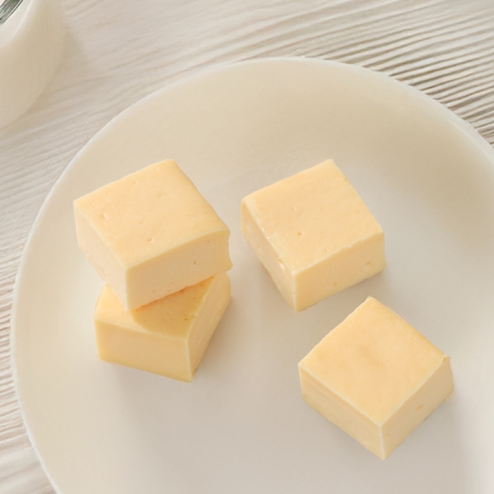 「2種のチーズを使った白ワイン仕立てのチーズケーキ」西日本・税抜き350円、東日本・税抜き400円